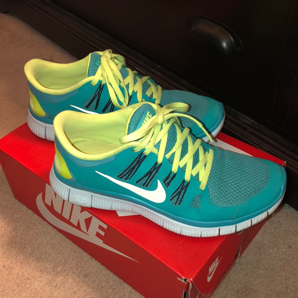 Nike free runs. Excellent condition. Size 9.5!